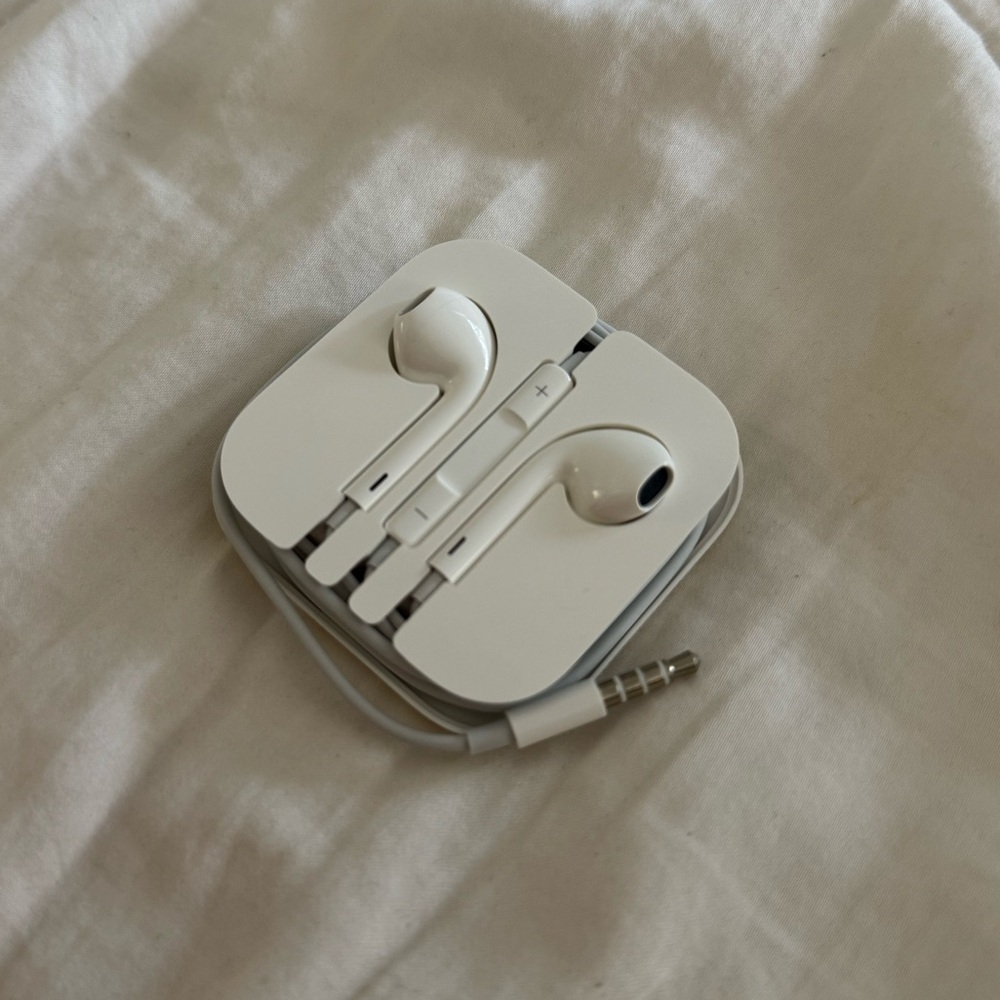 NWT Apple Headphones